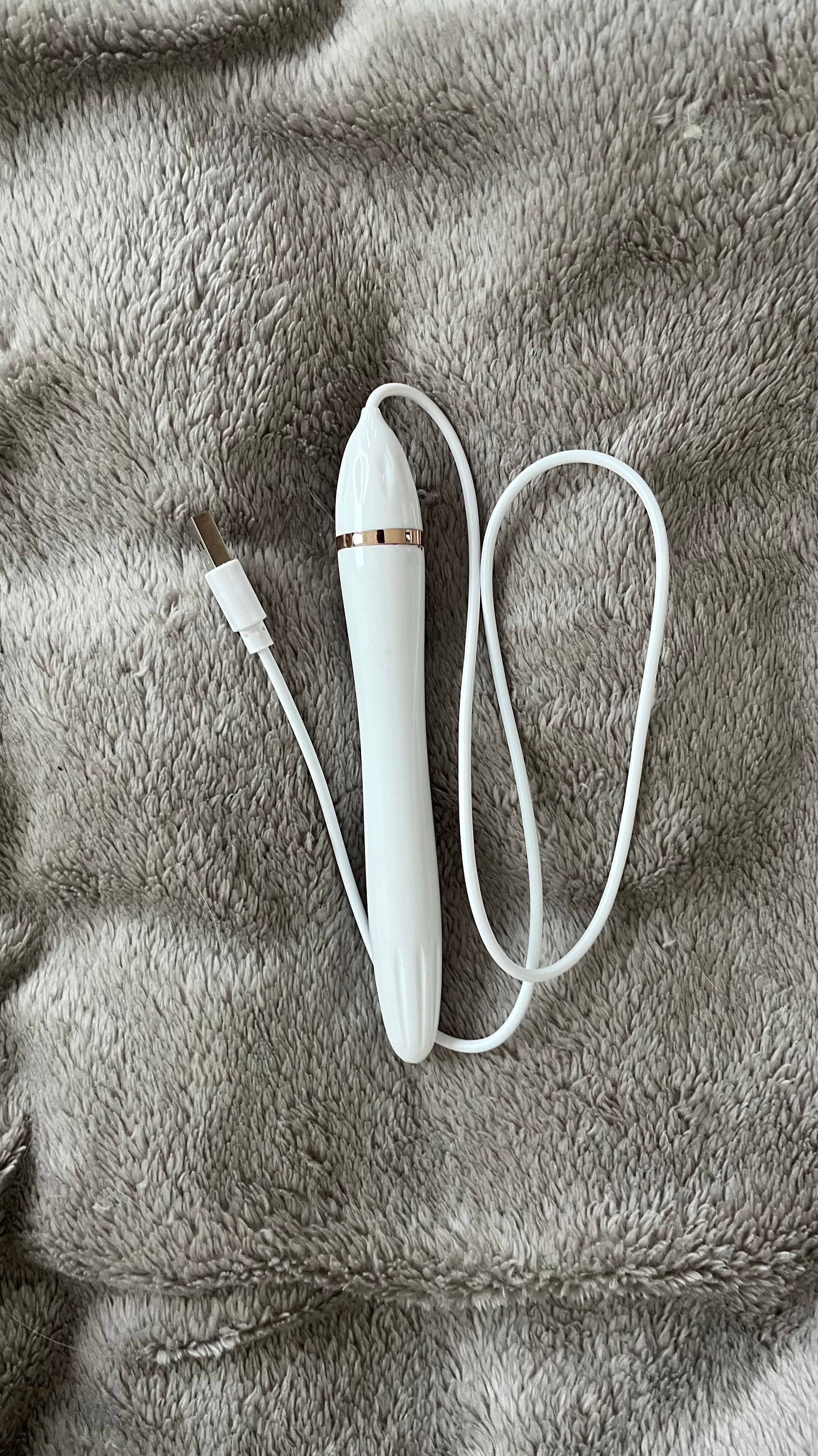 Ausgepacktes Heizgerät für Sex Toys im ÆmberaDolls Shop für High-End Liebespuppen
