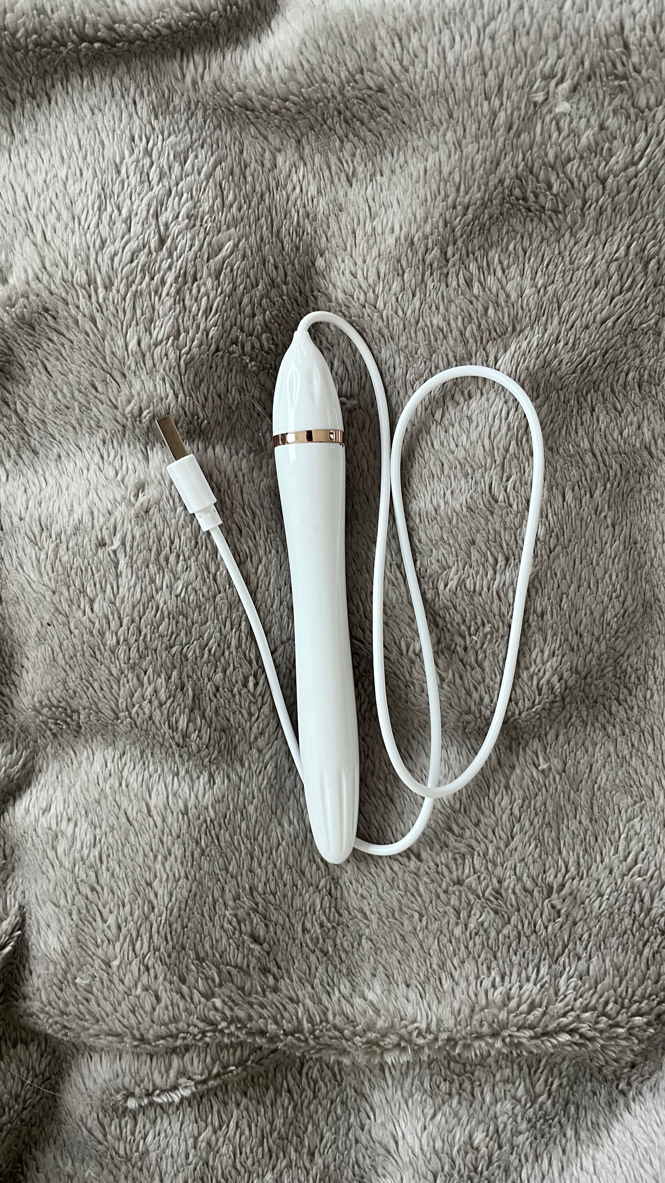 Ausgepacktes Heizgerät für Sex Toys im ÆmberaDolls Shop für High-End Liebespuppen