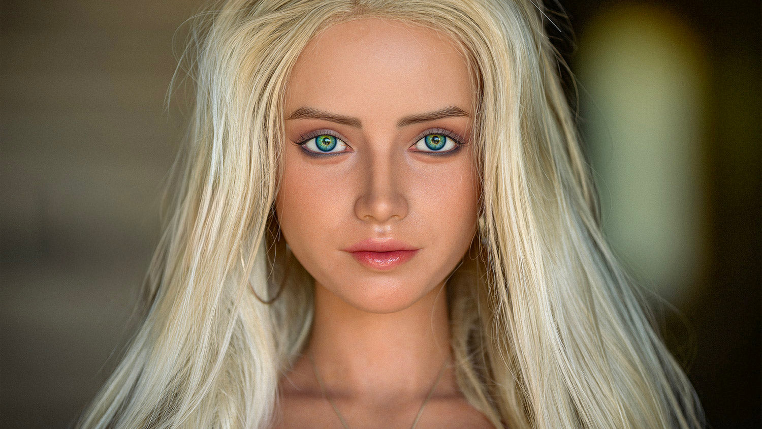 Nahaufnahme eines besonders schönen Sexpuppengesichts mit blonden Haaren und blauen Augen vor einem unscharfen Hintergrund